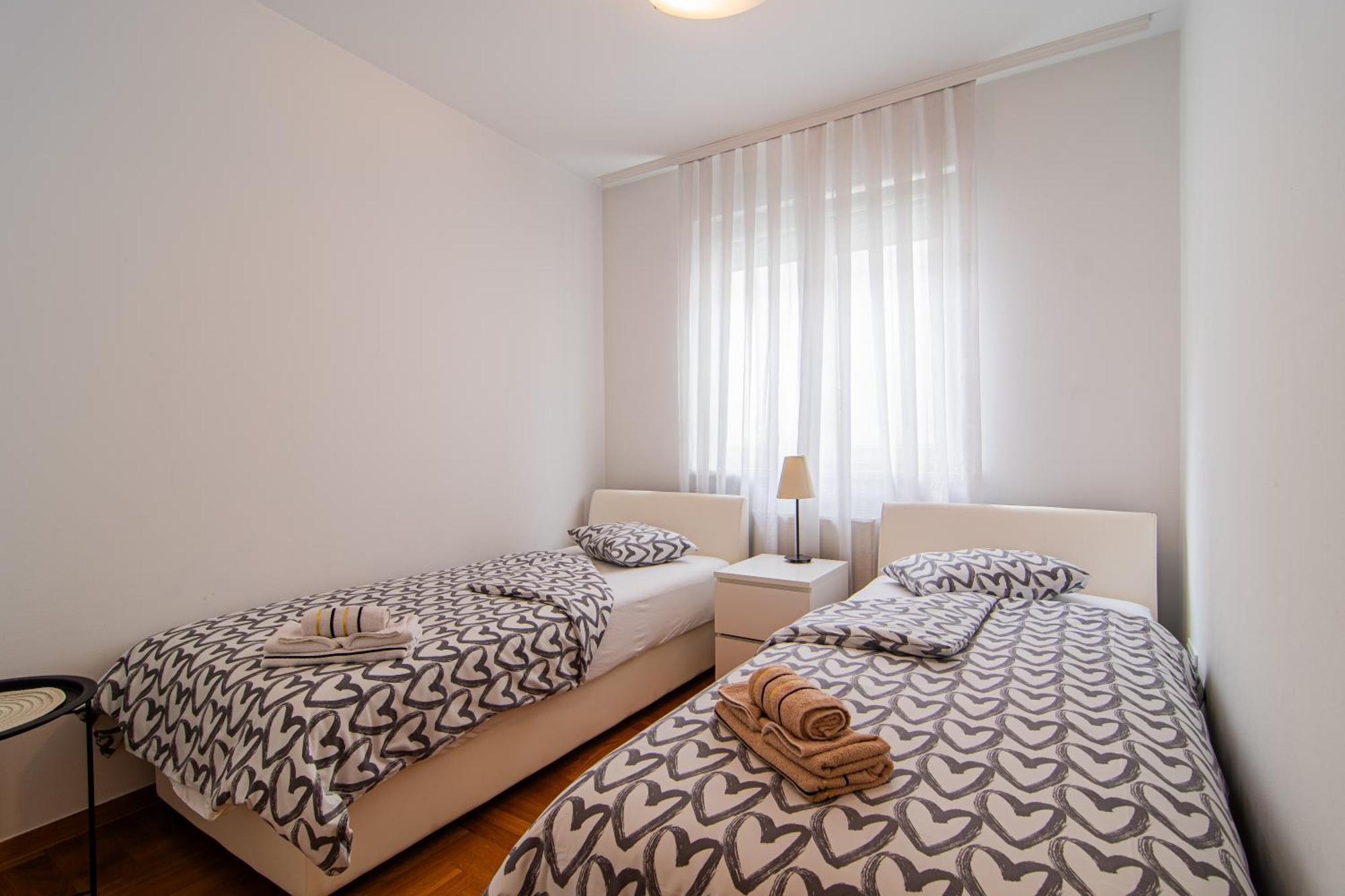 Flexible Selfcheckins 97 - Zagreb - Garden - Parking- Loggia - 2 Bedrooms Dış mekan fotoğraf